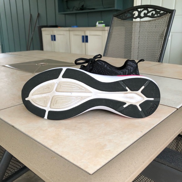 Fila tennis shoes - Picture 3 of 5